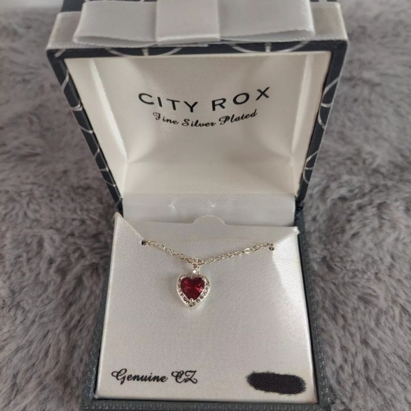 CITY ROX Cubic Zirconia Halo Heart Pendant Necklace new in box - Picture 2 of 9